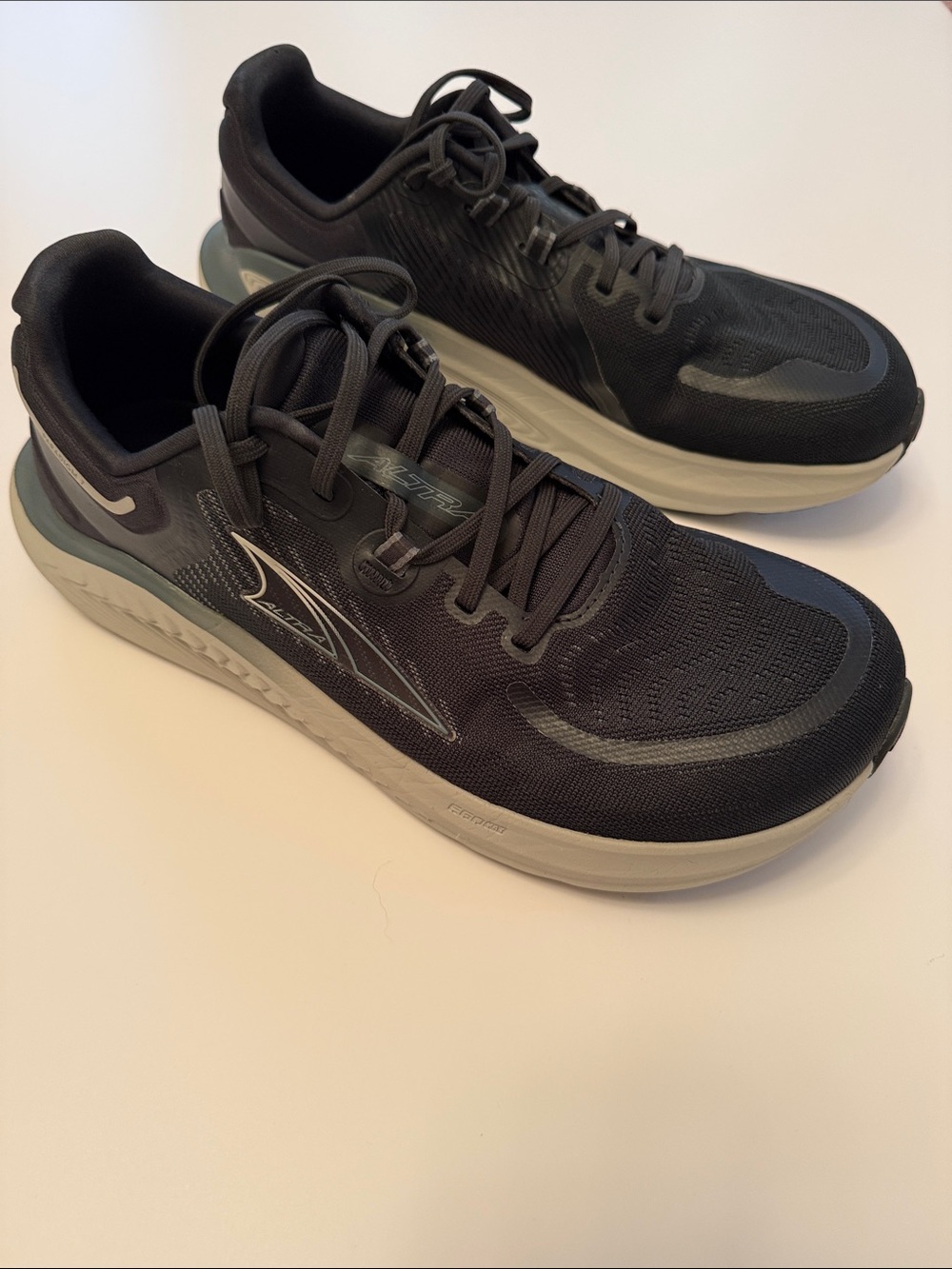 Altra Paradigm 7 Black and Light Gray Road Running Shoes